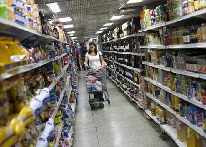 Los comerciantes minoristas emplearon a 4.6% trabajadores más en julio a comparación anual