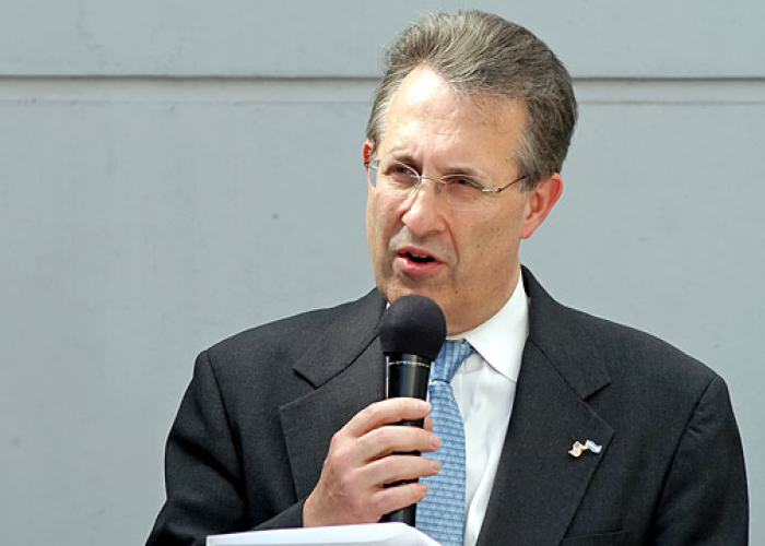 “Hasta ahora no he visto indicaciones sobre una reducción de inversiones de los Estados norteamericanos hacia México” comentó el diplomático estadounidense.