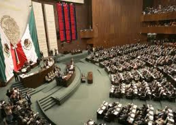 Los diputados decidieron aportarle a las normales rurales 400 mdp más, entre ellas a la Normal Isidro Burgos de Ayotzinapa.