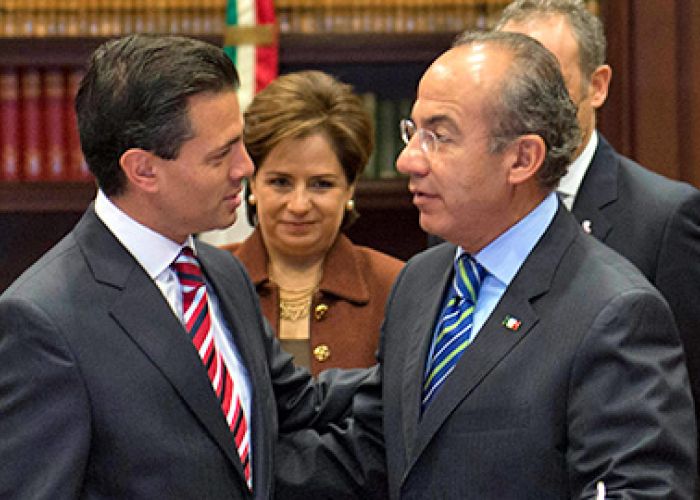 En 2011 Enrique Peña, como gobernador del Estado de México, y Felipe Calderón, entonces presidente, estuvieron juntos durante un anuncio de inversión de General Motors.