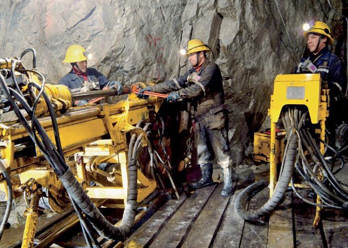 La minería fue el sector de la industria que registró el peor comportamiento con una caída de 1.8% de enero a noviembre del 2014 a comparación anual.