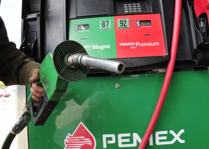 El sobreprecio de las gasolinas venidas en México funciona como una cobertura para los ingresos estatales.