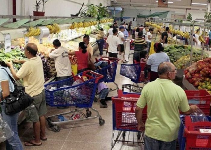 El débil consumo interno es uno de los principales lastres para la economía mexicana. Mes a mes del 2014 éste creció a una tasa anual de apenas 2.1%.