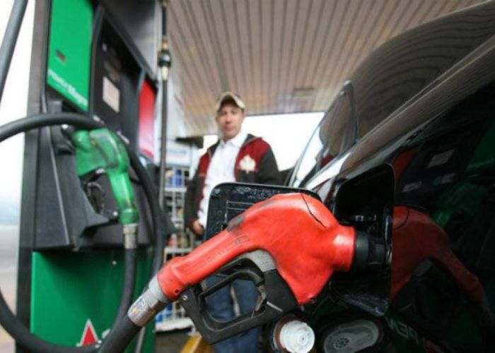 Con la compra de gasolinas caras los mexicanos compensarán un faltante de 89 mil millones de pesos en el presupuesto por menos ingresos petroleros.