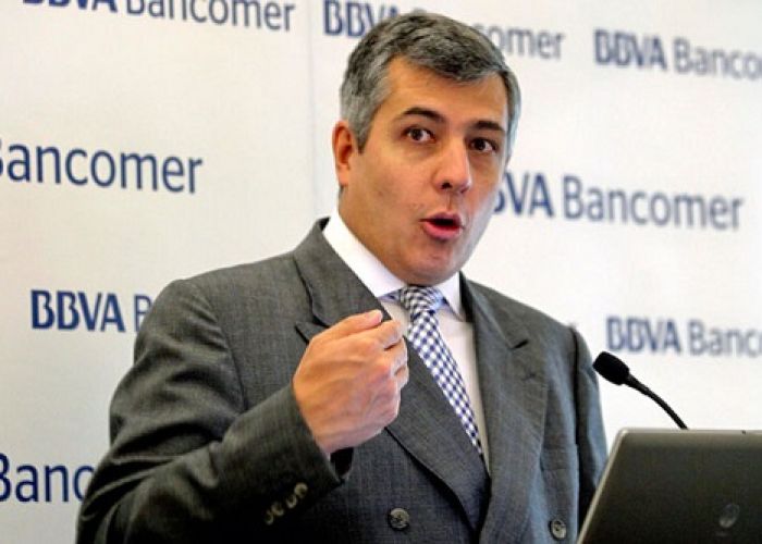 Se hace necesaria una reforma fiscal que imponga un IVA sobre alimentos y medicinas, sostiene Carlos Serrano, economista en jefe de BBVA Bancomer.
