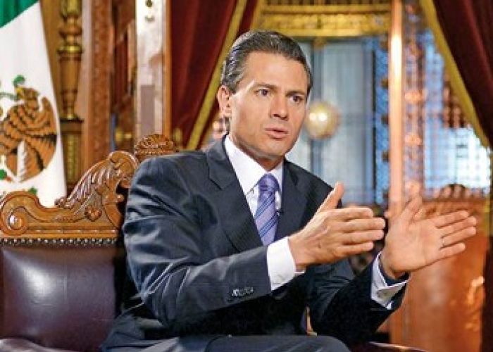 La administración del país debe reconsiderar a dónde se dirige, señaló el presidente al Financial Times.