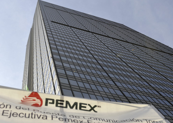 Pemex reducirá su producción a 2.2 millones de barriles diarios desde los 2.4 millones programados en el Presupuesto de Egresos.