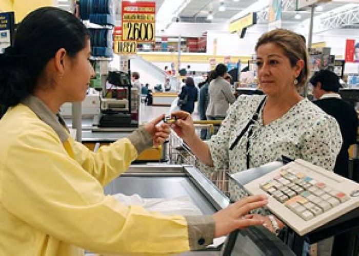 Casi la mitad de los abusos cometidos contra los usuarios de tarjetas se realizan a través de terminales punto de venta.