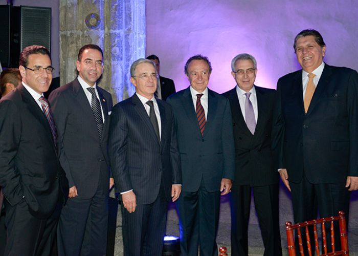 Las empresas buscan vestir a sus empresas con ex funcionarios públicos de alto nivel, empresarios de peso o doctores de universidades de prestigio, pero esa composición impacta su rentabilidad financiera.