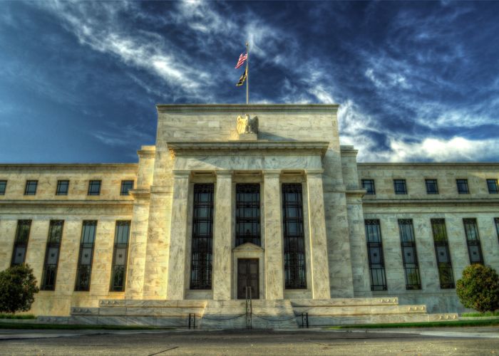 Tanto desde fuera como desde adentro de EU la Fed recibe presiones para mantener las tasas de interés en cero.