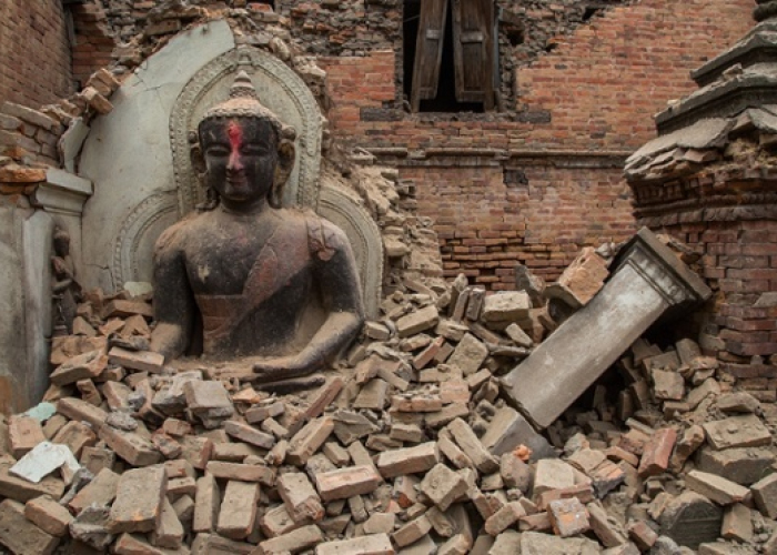 El temblor de magnitud de 7.9 en escala de Richter ha dejado más de 3,000 muertos.
