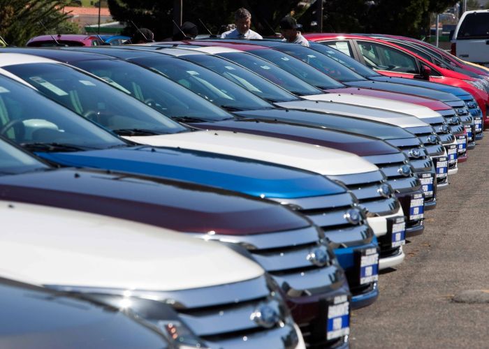 Las marcas más vendidas durante abril fueron, Nissan con 24 mil 566 autos, seguido de General Motors con 18 mil 612 y Volkswagen con 14 mil 587 unidades.