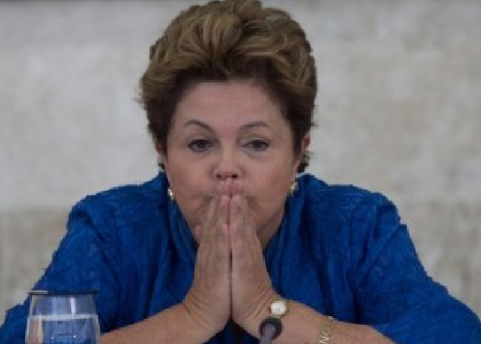 El país encabezado por Dilma Rousseff enfrenta débil crecimiento económico y señalamientos políticos tras el destape de casos de corrupción en la petrolera Petrobras.