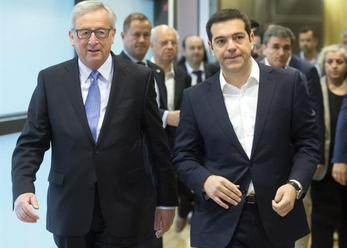 El domingo el primer ministro griego, Alexis Tsipras, anunció medidas de control de capitales en el país por lo que los bancos no abrieron este lunes ante el temor de fuertes retiros de dinero