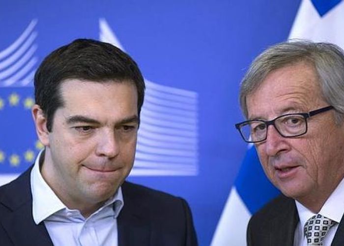 La Comisión Europea ha presentado una propuesta de última hora y Atenas respondió con un tercer plan de rescate que se analizará esta tarde