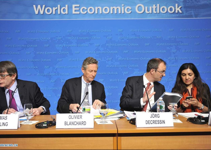 “la profundización del sufrimiento de la economía griega probablemente tenga efectos limitados en el resto de la economía mundial”: Oliver Blanchard, Director del departamento de estudios del FMI