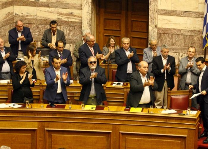 El Parlamento en Grecia aprobó recibir nueva ayuda financiera del Eurogrupo, pese al rechazo de algunos legisladores de izquierda.