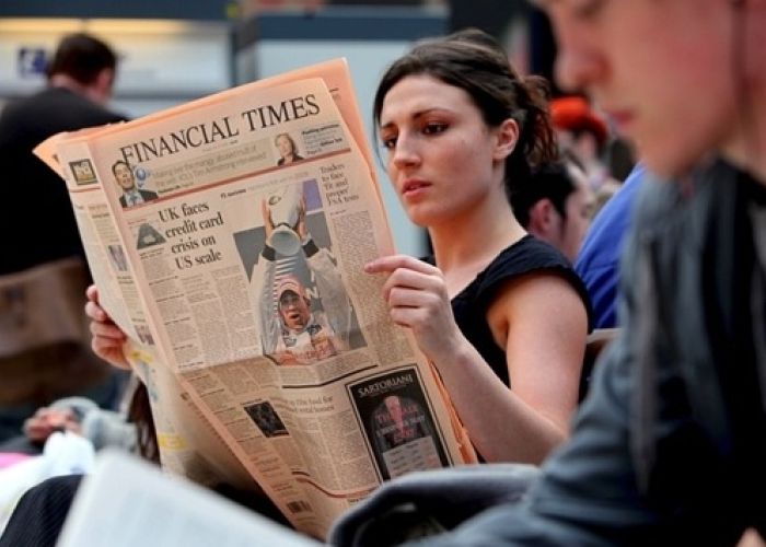 El periódico emblema de la información financiera, existe desde hace 127 años y a este se debe el famoso color durazno en la prensa económica.