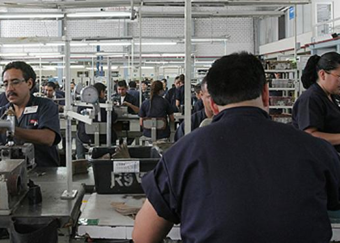 Las manufacturas durante mayo retrocedieron 0.9% mensual, y de forma anual avanzó 1.8%.