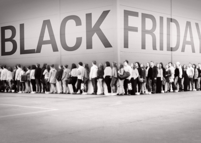 Como en halloween, la publicidad sobre el 'Black Friday' ya está en los medios mexicanos y los bancos ya ofertan compras a meses sin intereses