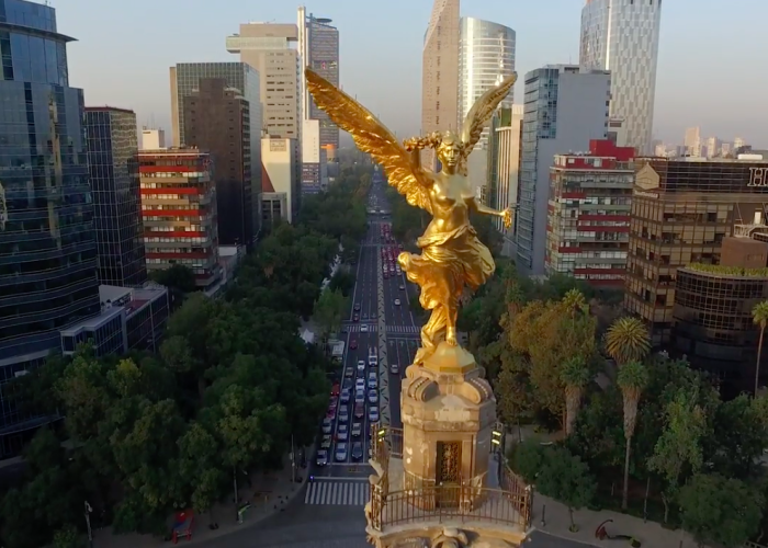 El debilitamiento del peso frente al dólar también ha sido un incentivo para el turismo extranjero.