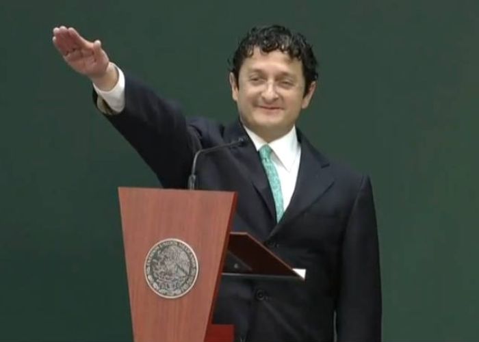 Virgilio Andrade, titular de la dependencia federal encargada de combatir la corrupción, no tiene idea de cuántos funcionarios han viajado al exterior, ni cuánto se han gastado.