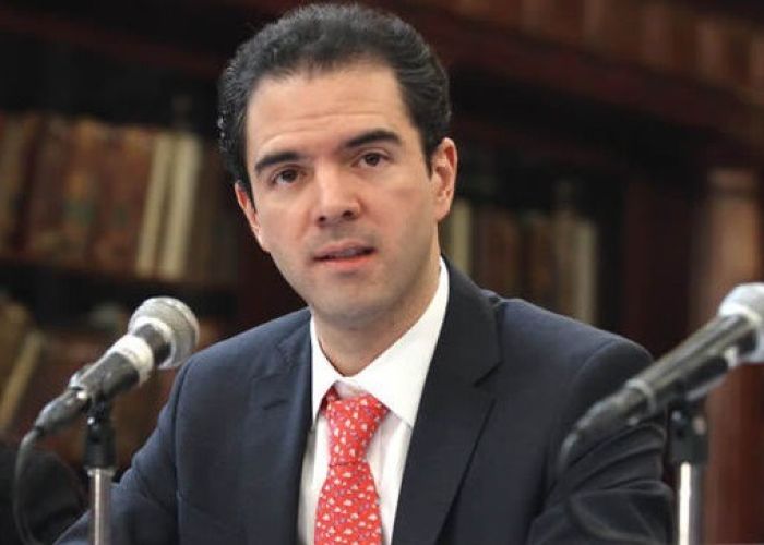 "México se encuentra ante una disyuntiva fundamental en materia fiscal. No en términos de convencerse sobre la gran importancia de contener la trayectoria de la deuda, sino en términos de su implementación"