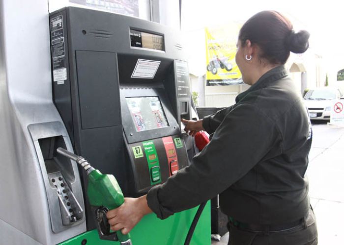 En julio los mexicanos comenzaran a pagar la gasolina 10% más cara que al inicio del sexenio.