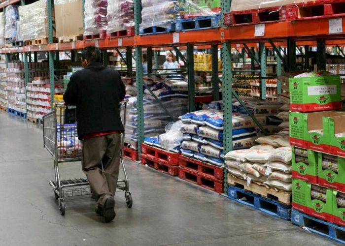 El consumo de bienes y servicios importados registró una caída de 6.1% mensual