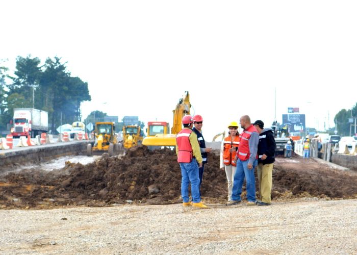 La inversión en maquinaria y equipo importado registró la mayor caída con 2.7% mensual en abril.