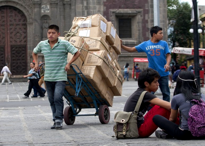 15 de cada 100 no recibe ninguna remuneración económica por su trabajo. 