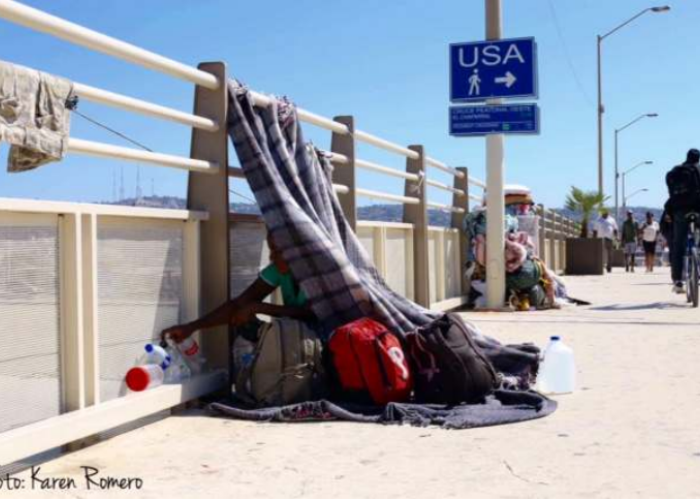 Foto: Karen Romero. Familias enteras desplazadas por la violencia, que se ve obligadas a dormir en la calle.