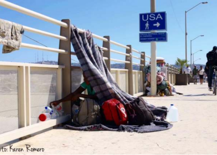 Foto: Karen Romero. Familias enteras desplazadas por la violencia, que se ve obligadas a dormir en la calle. 