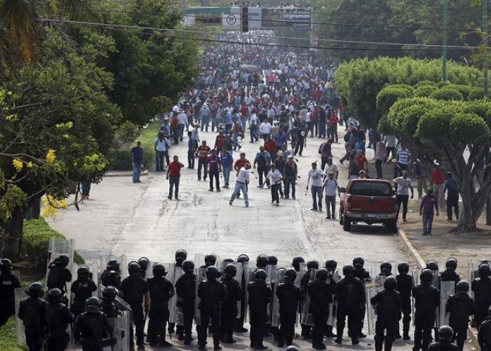 Un incremento en la intensidad de los conflictos sociales parecería preocupar más a los empresarios de la provincia que los recortes al gasto público ejercidos por el gobierno.