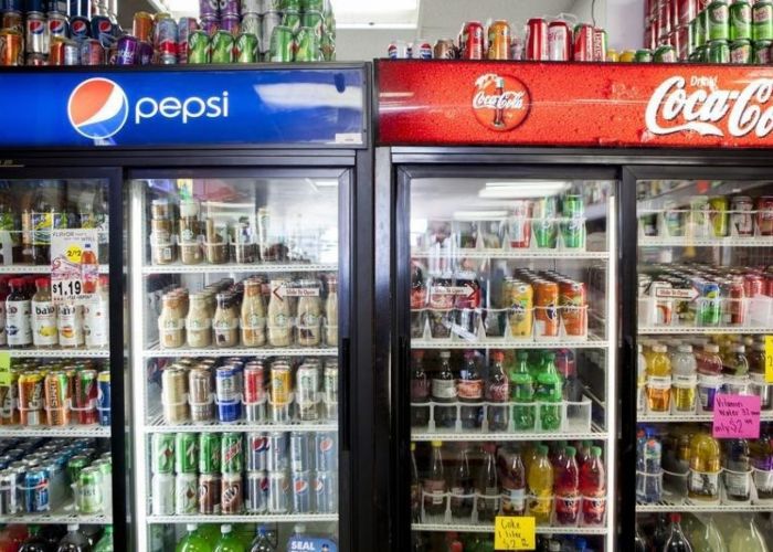 Disfrazados de filantropía, las refresqueras invierten en la realización de 'estudios' que desliguen al refresco de la diabetes.