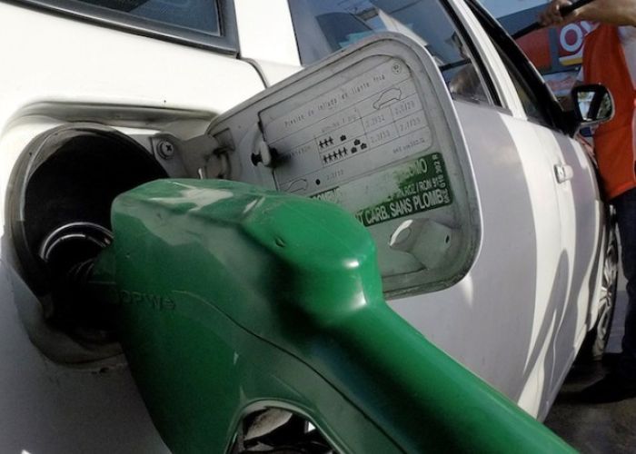 La Magna podría costar 9.5 pesos por litro en enero de 2017 si el tributo que le impuso Hacienda no fuera tan alto.