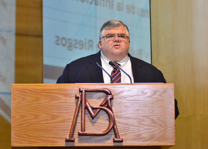 El gobernador del Banco de México, Agustín Carstens, dejará el puesto el 1 de julio de 2017