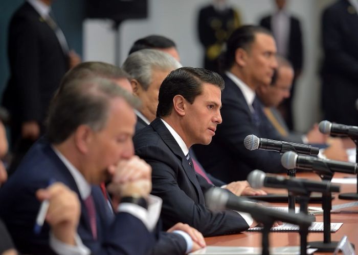 En vez de remar contra la corriente de incertidumbre el gobierno decidió mimetizarse.