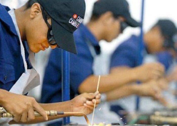 En promedio, los salarios para quienes estudiaron una carrera son sólo 1,500 pesos mayores que para quienes concluyeron el bachillerato.