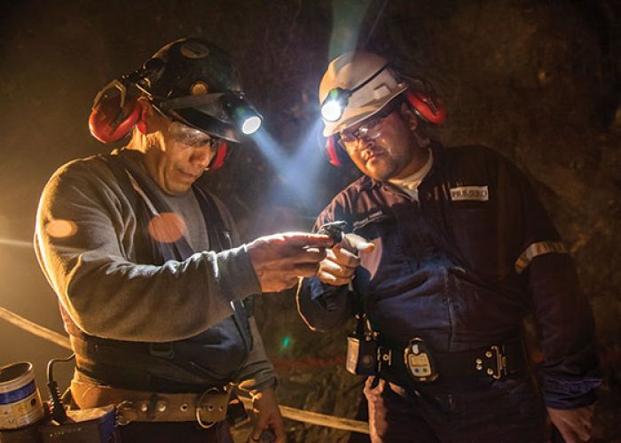 Los trabajadores son los únicos perdedores en la relación que sostienen las mineras y los grupos criminales. 