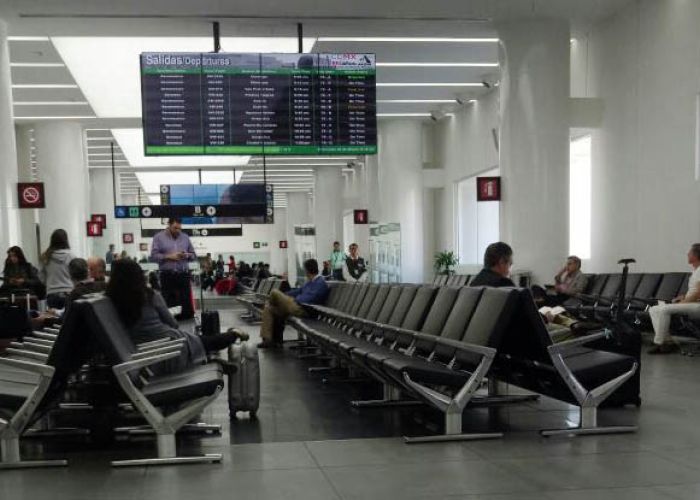 1 de cada 26 mil clientes de VivaAerobus no suben al avión por cuestiones de sobreventa de asientos.