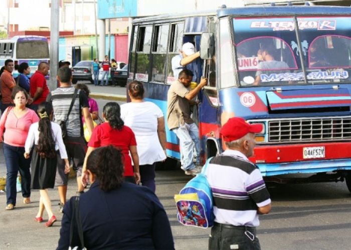 En promedio los habitantes de las capitales latinoamericanas invierten un mínimo de 11% de salario base en transporte.