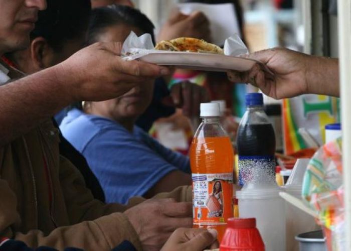 A pesar de que los refrescos han aumentado su precio por los impuestos, demostrar si se ha disminuido su consumo es difícil.