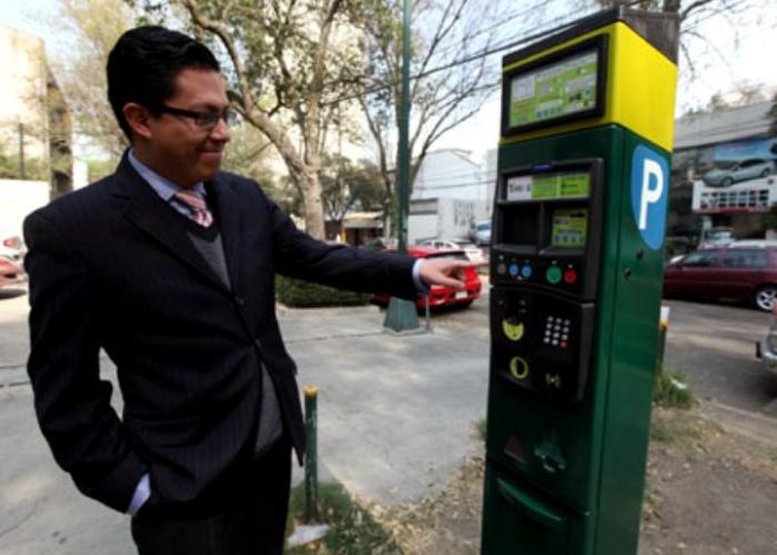 8 pesos por hora es la tarifa que cobran los parquímetros en la Ciudad de México.