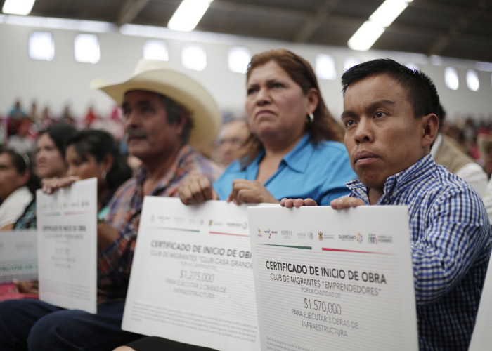 Que hagan las obras no importa que inflen los costos, aseguran testimonios de migrantes.