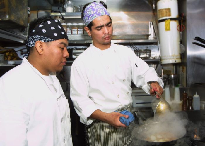 1.2 millones de latinos encuentran  trabajo en el sector de alimentos en Estados Unidos y cuando son repatriados  emprenden sus propios negocios de comida. 