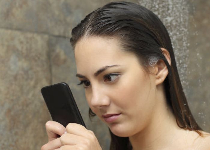 Tener a la vista el celular disminuye nuestra posibilidad de poner atención a las actividades del momento pues afecta elementos de la capacidad cognitiva.