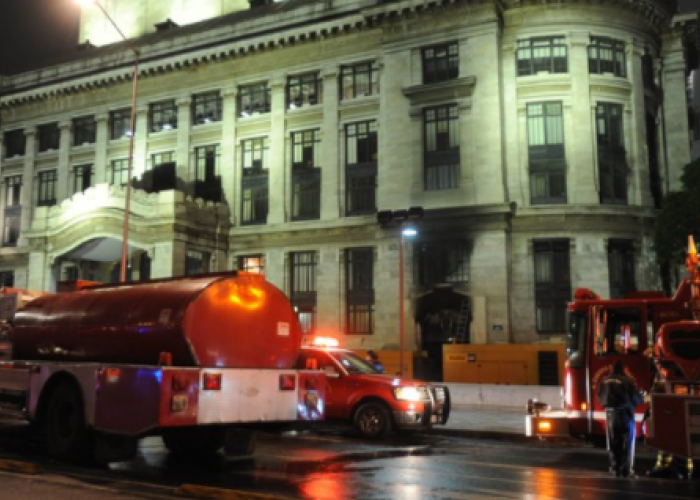 Esta madrugada fue controlado el incendio originado en la planta de luz del Palacio de Bellas Artes