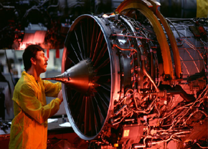 La población mexicana con estudios de ingeniería tienen conocimientos básicos que no llegan las necesidades de la industria.