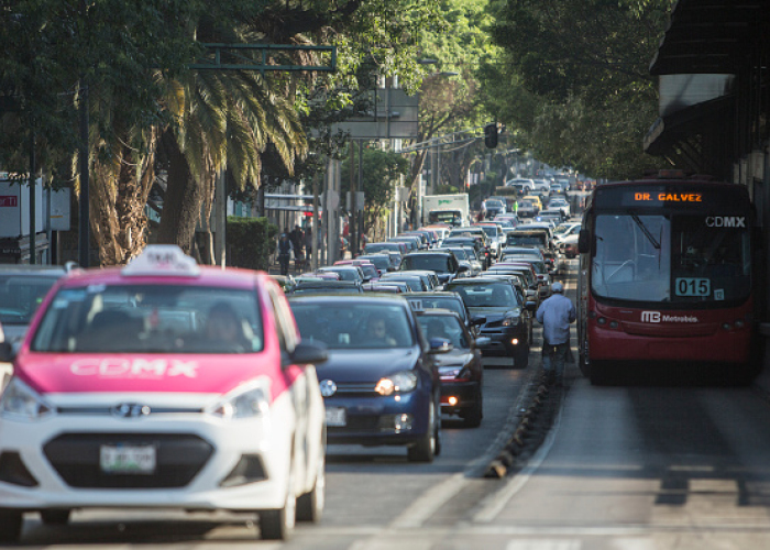 La multa por infringir Hoy No Circula va de los 1,433.60 pesos a los 2,150.40 pesos, más el cargo de arrastre del carro hacia al corralón.